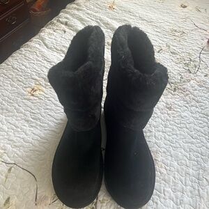 Koolaburra Women’s Black Winter Boots Minimalist Suede